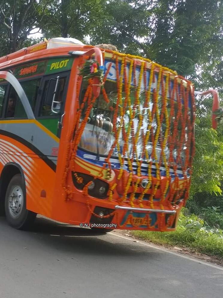 SAHANA bus WB55B7229